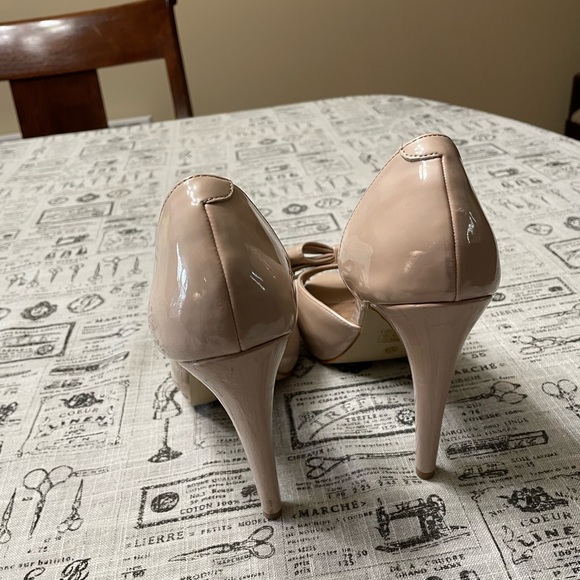 Beige high heels (3-4 inches) - Picture 2 of 5